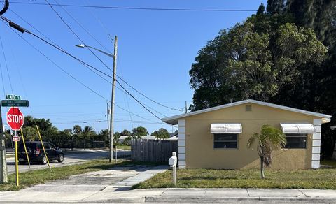Single Family Residence in Riviera Beach FL 1301 28 Street St.jpg