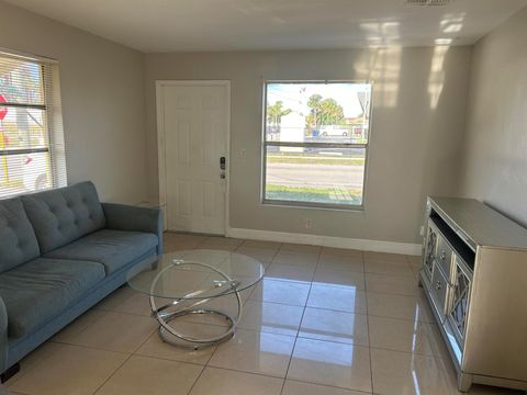 Single Family Residence in Riviera Beach FL 1301 28 Street St 3.jpg