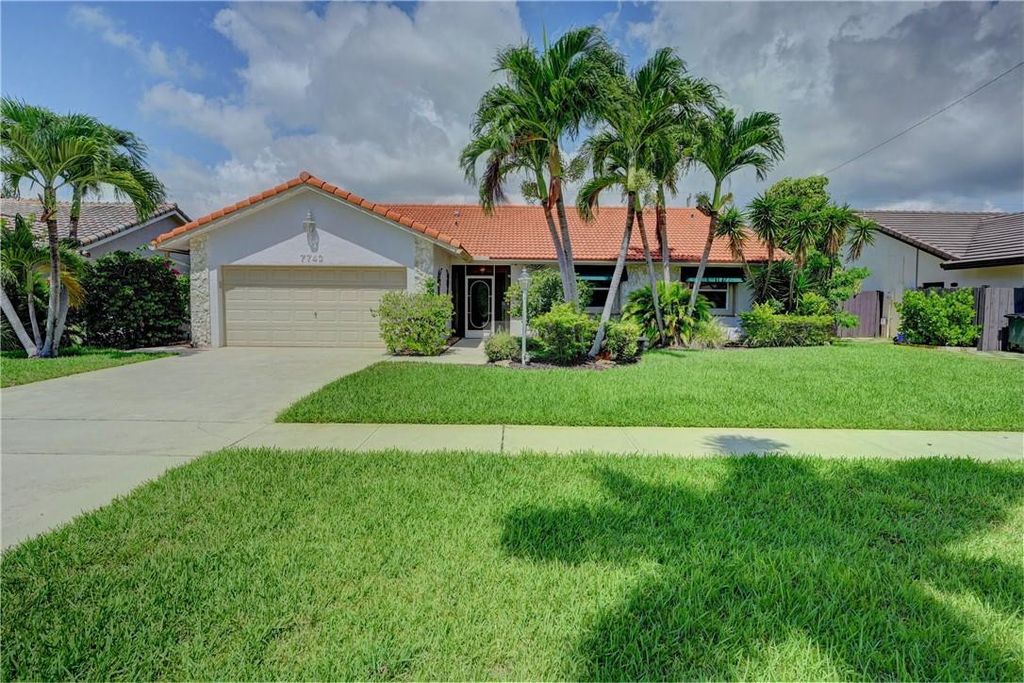 Photo of 7743 W Country Club Boulevard, Boca Raton, FL 33487 (MLS # B26016023)