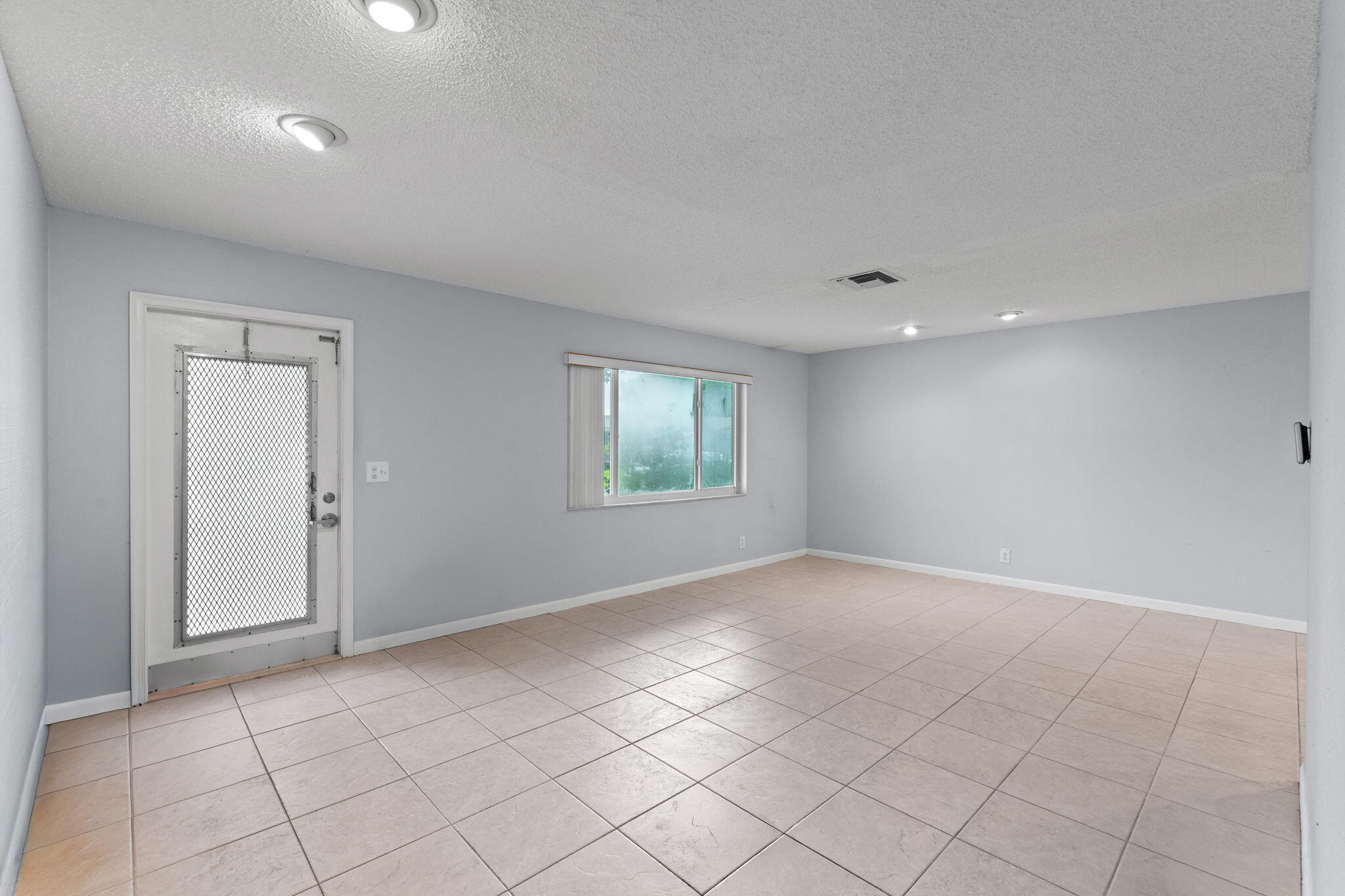 1171 NW 89th Avenue, Plantation, FL, 33322/$275,000 3 1171 NW 89th Avenue