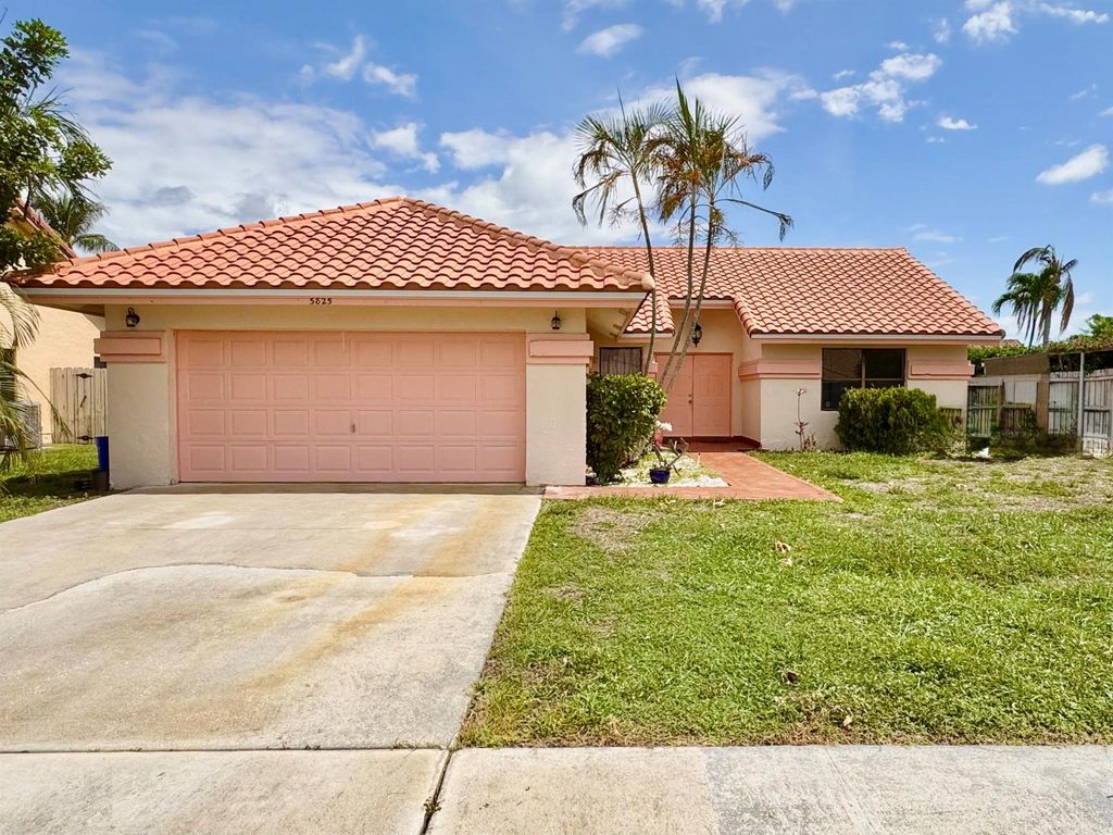 Photo of 5825 Laurel Green Circle, Boynton Beach, FL 33437 (MLS # R11100846)