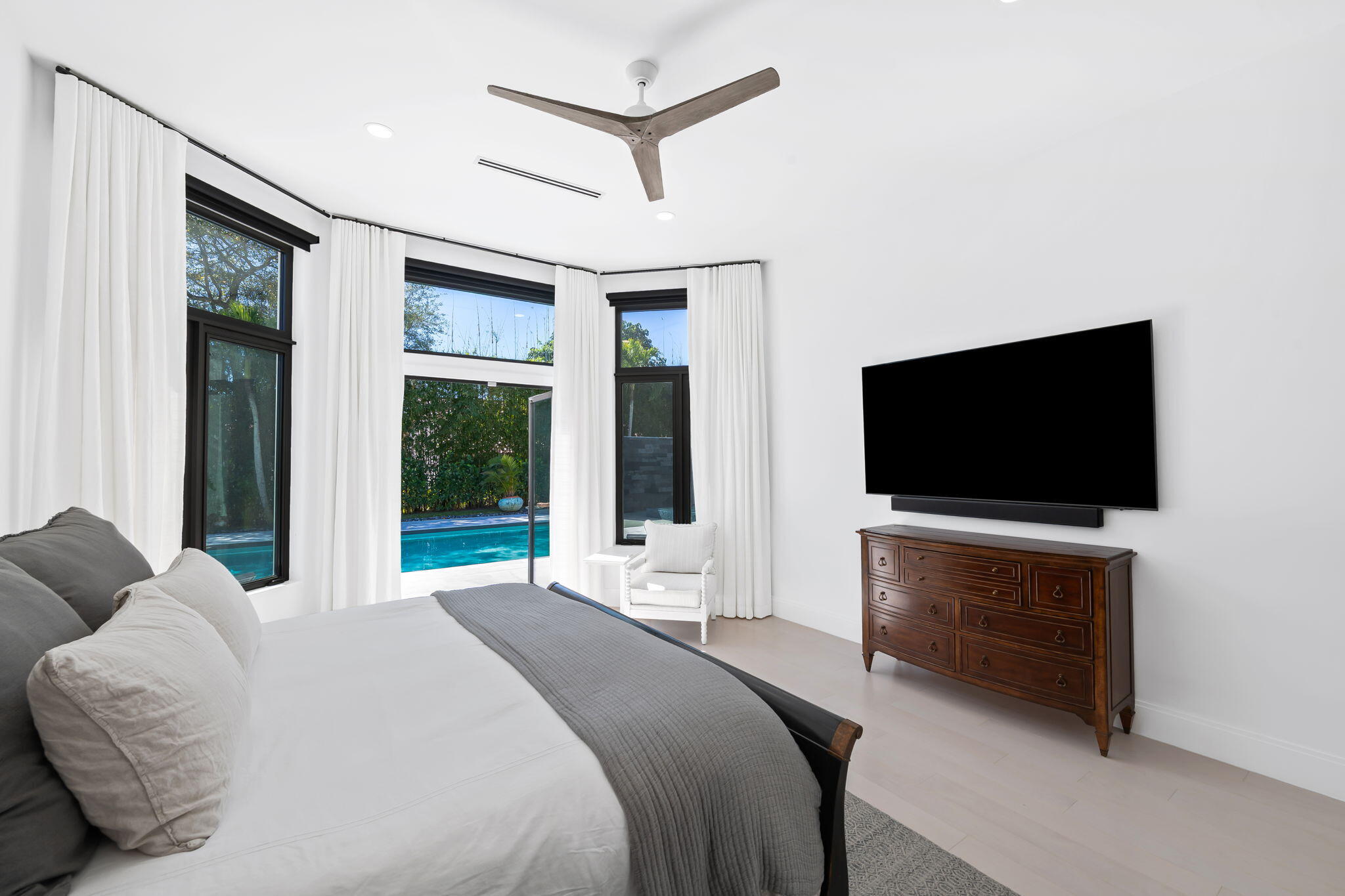 LONG LAKE ESTATES - Residential