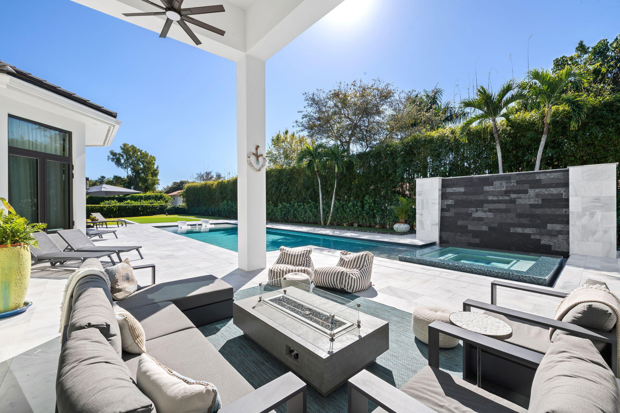 LONG LAKE ESTATES - Residential