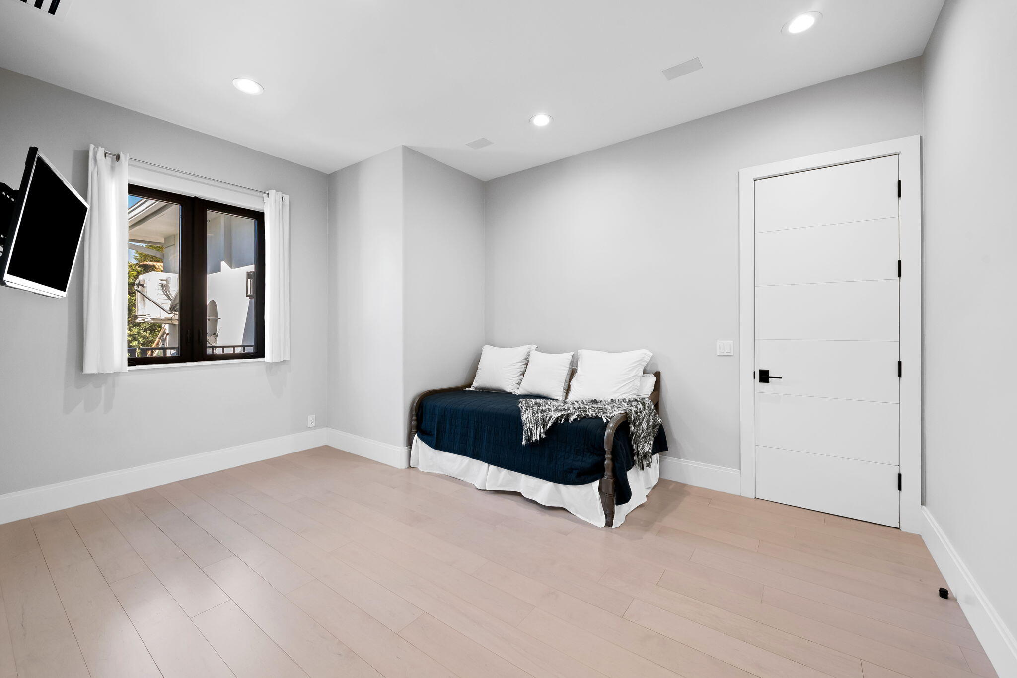 LONG LAKE ESTATES - Residential