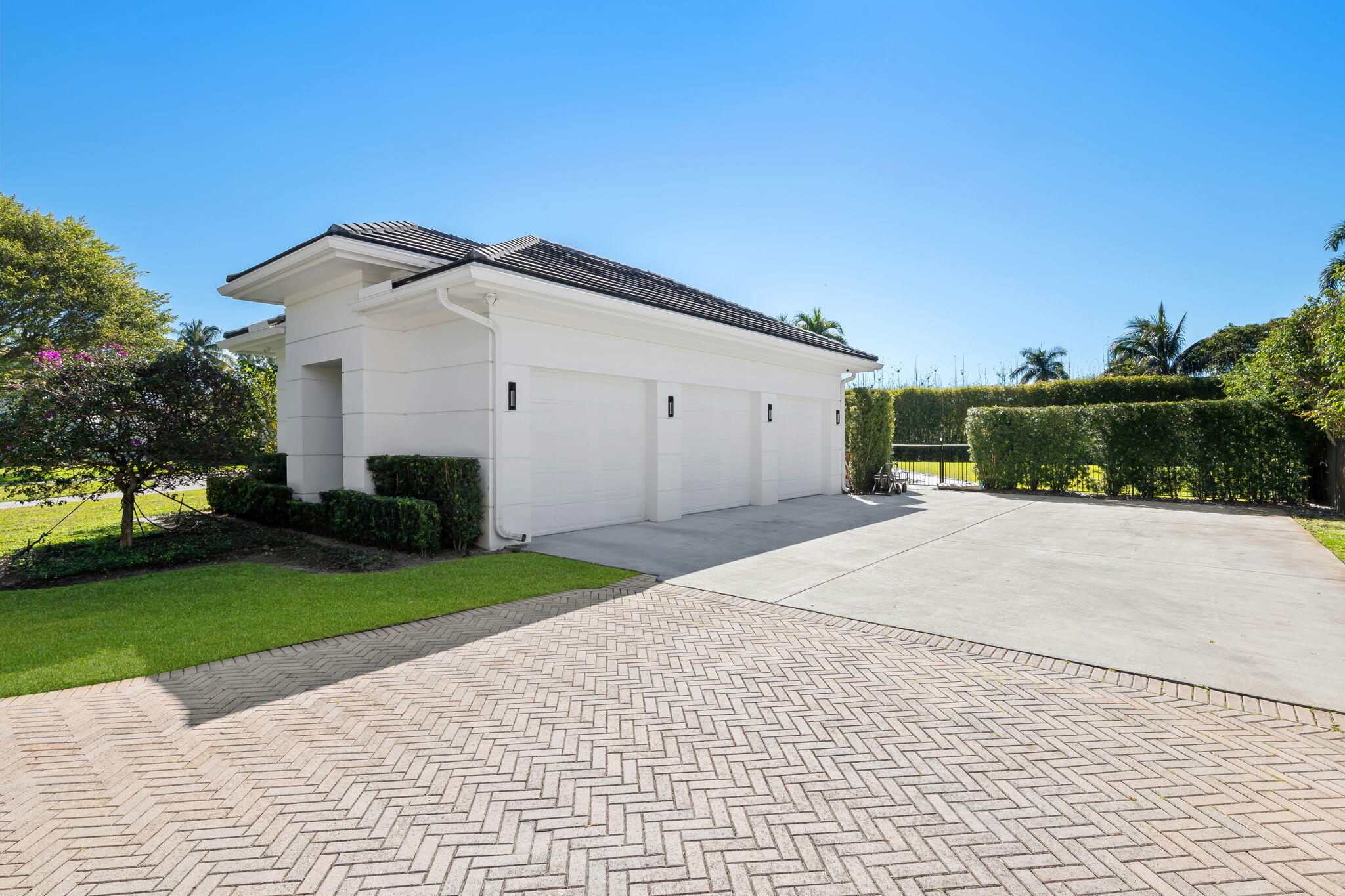 LONG LAKE ESTATES - Residential