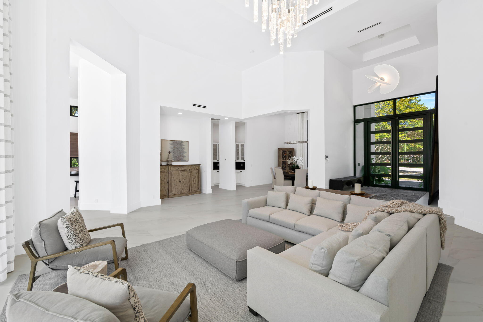 LONG LAKE ESTATES - Residential