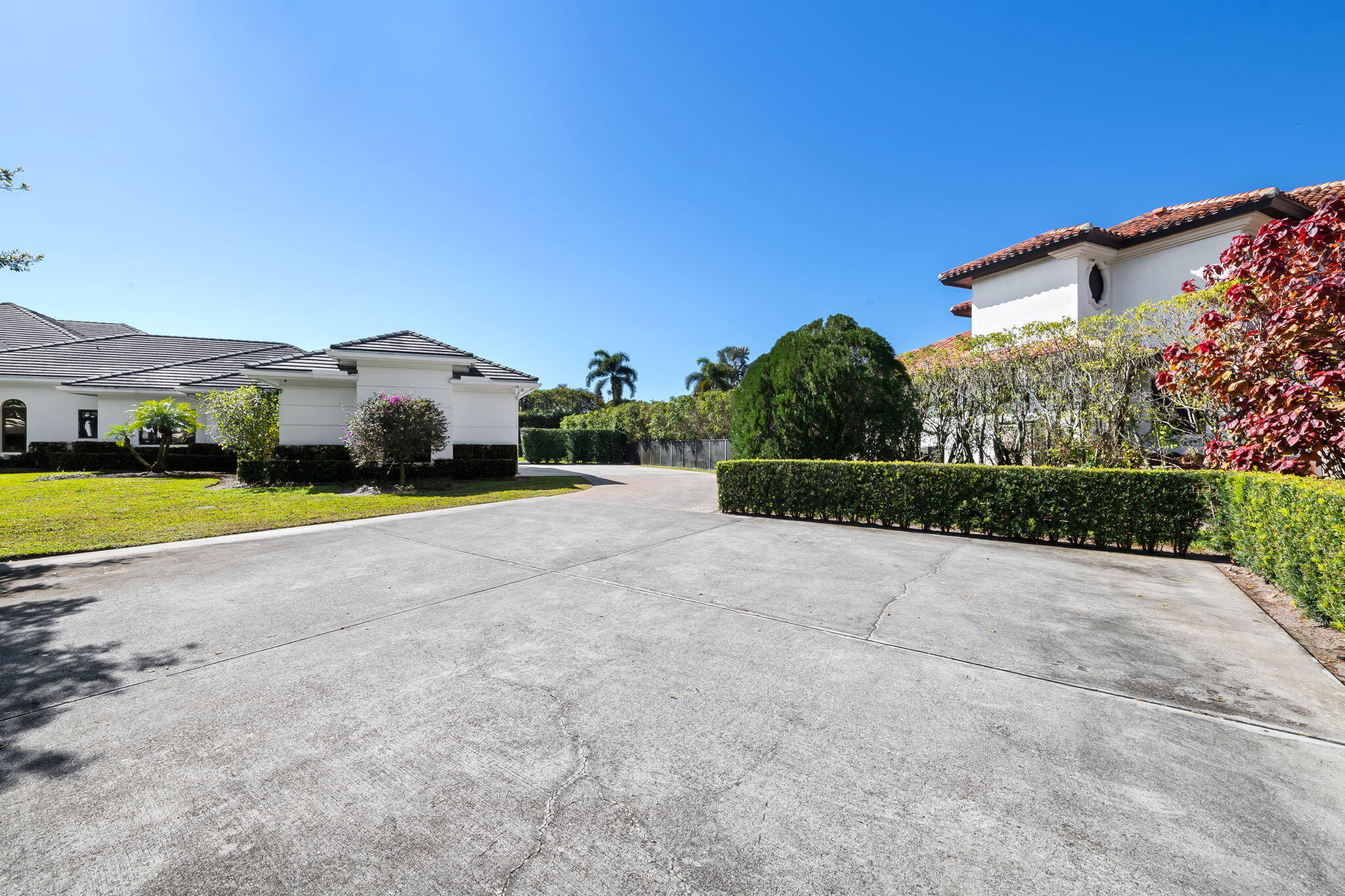 LONG LAKE ESTATES - Residential