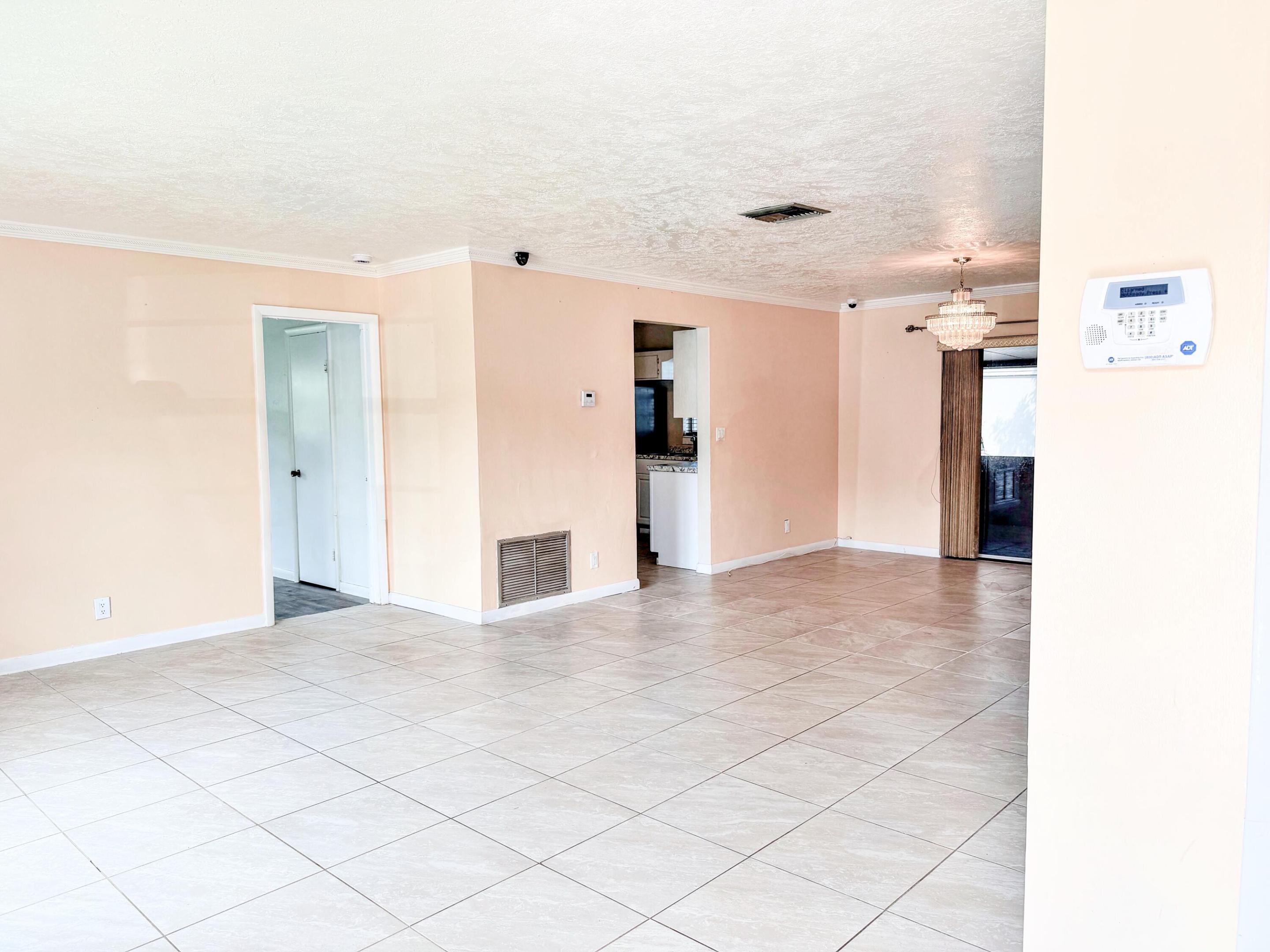 650 SW 28TH Way