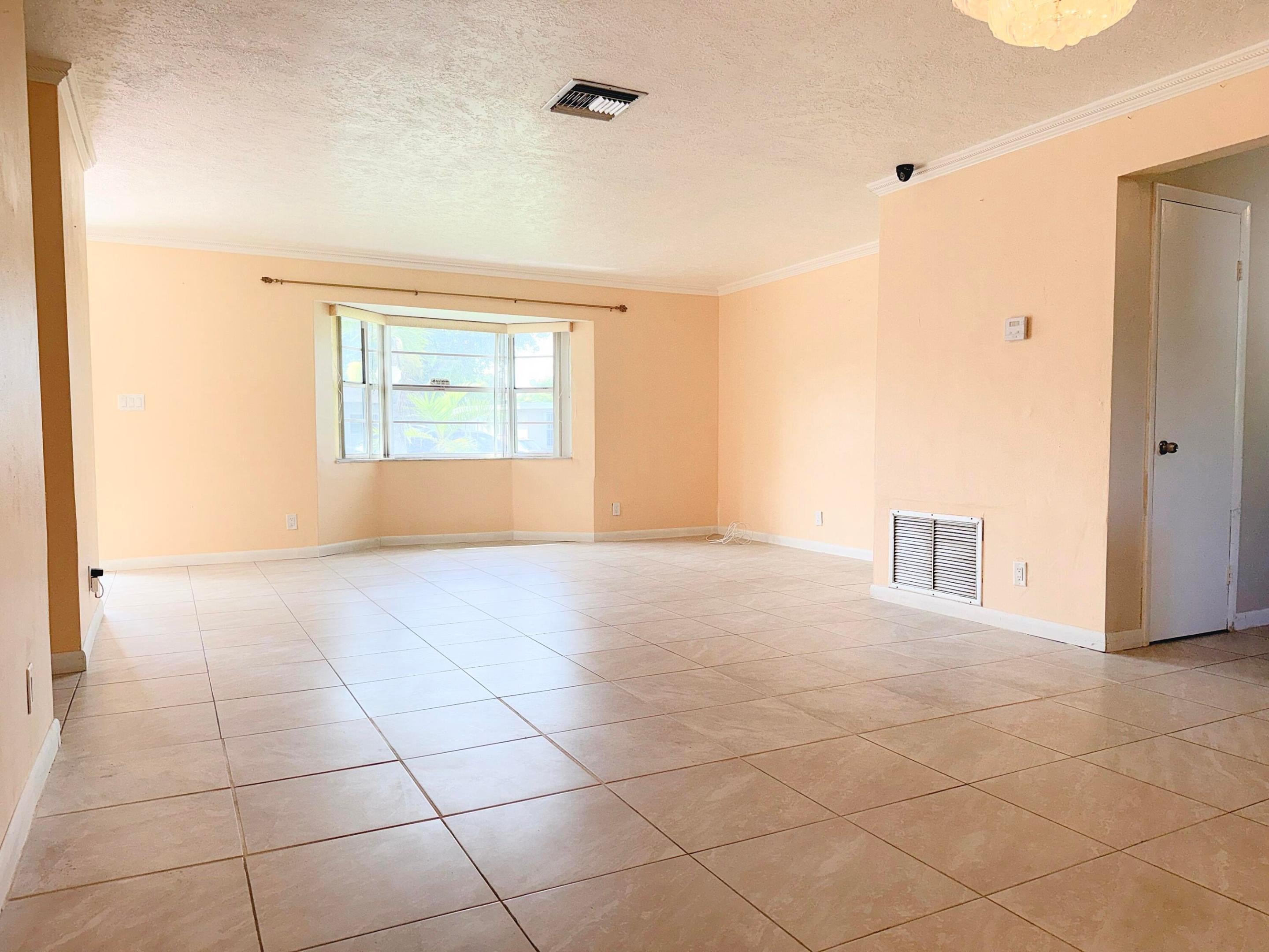 650 SW 28TH Way
