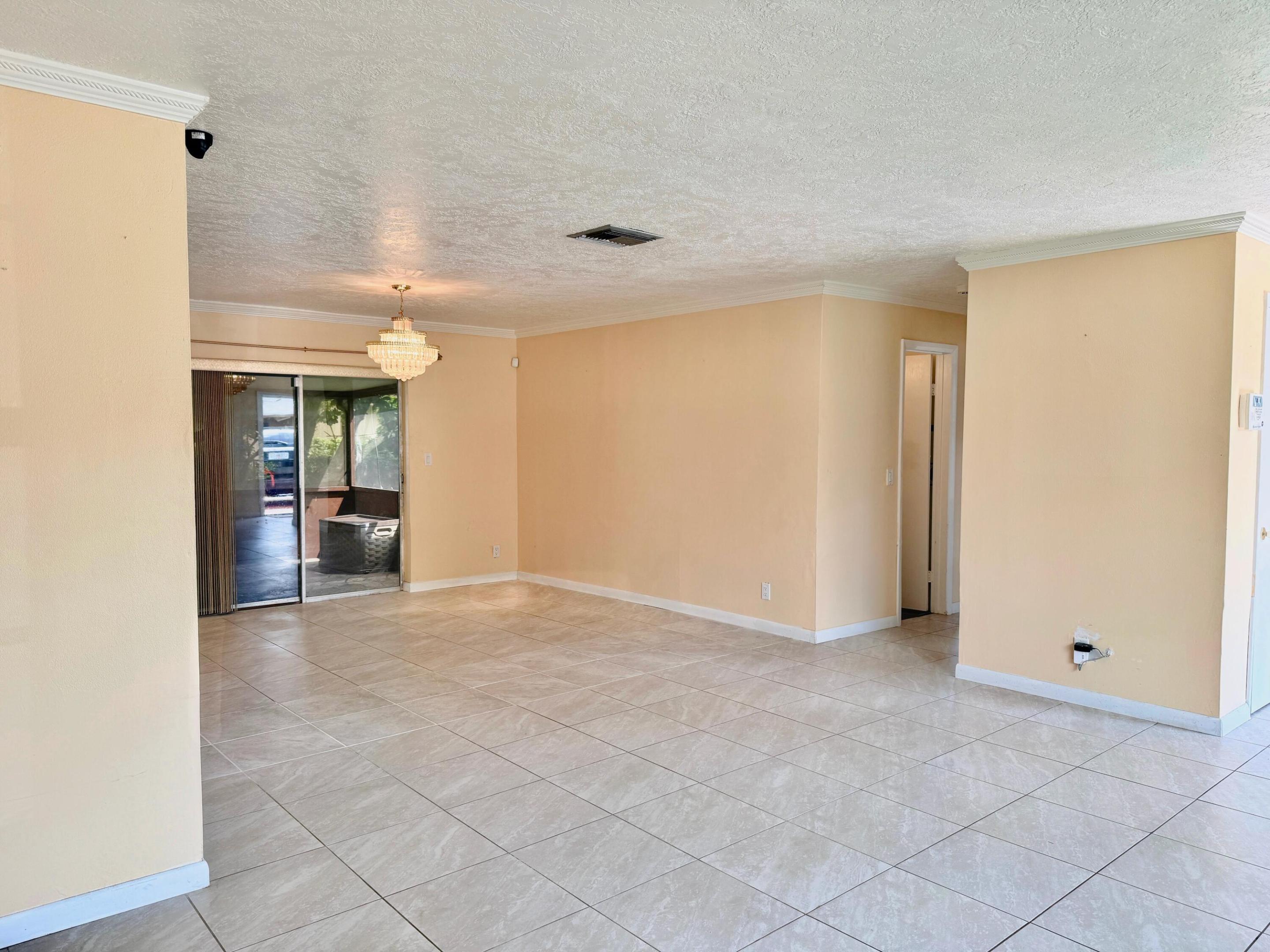 650 SW 28TH Way