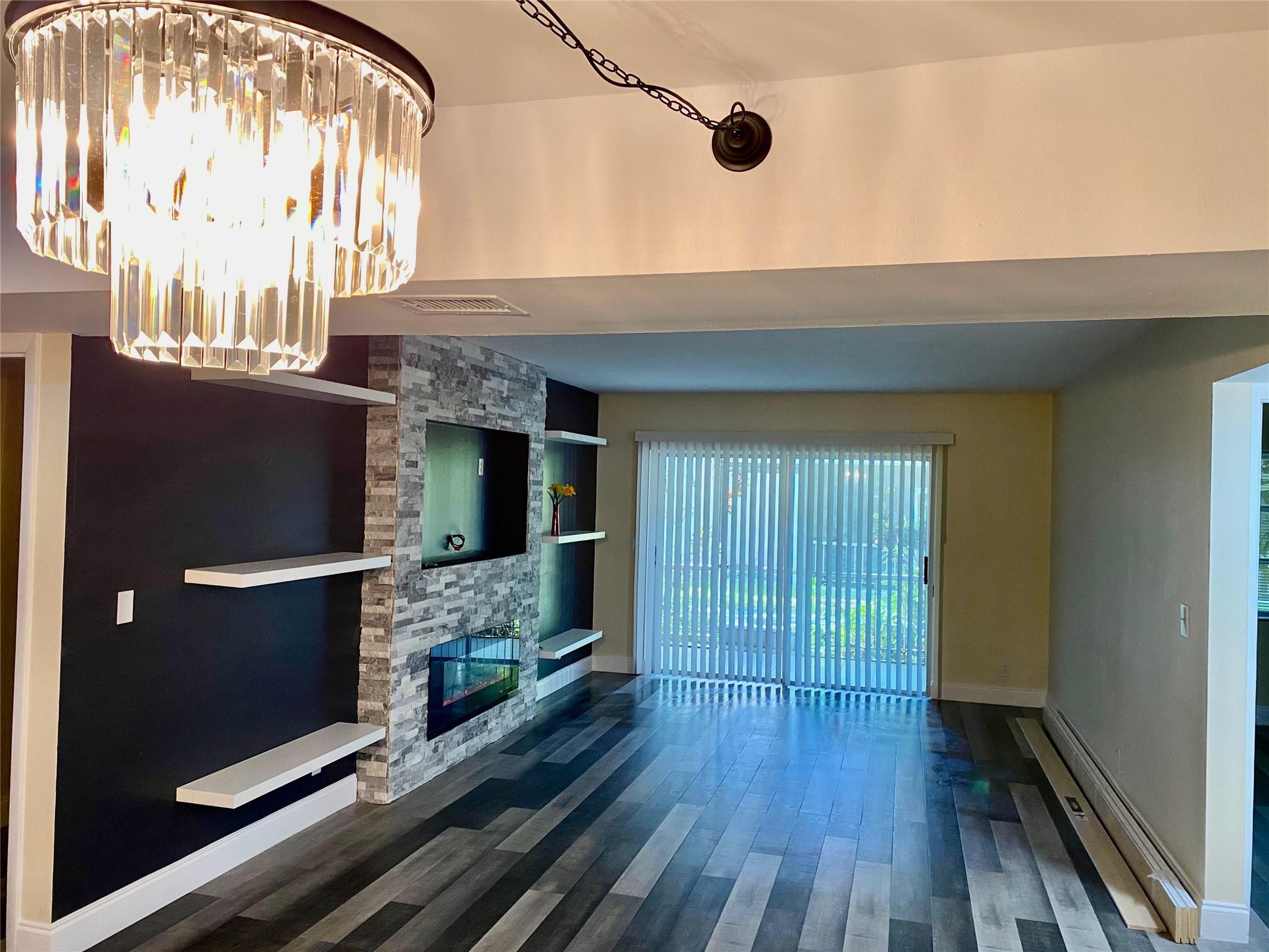 View photos, virtual tours, details... 636 NW 13th St 17
