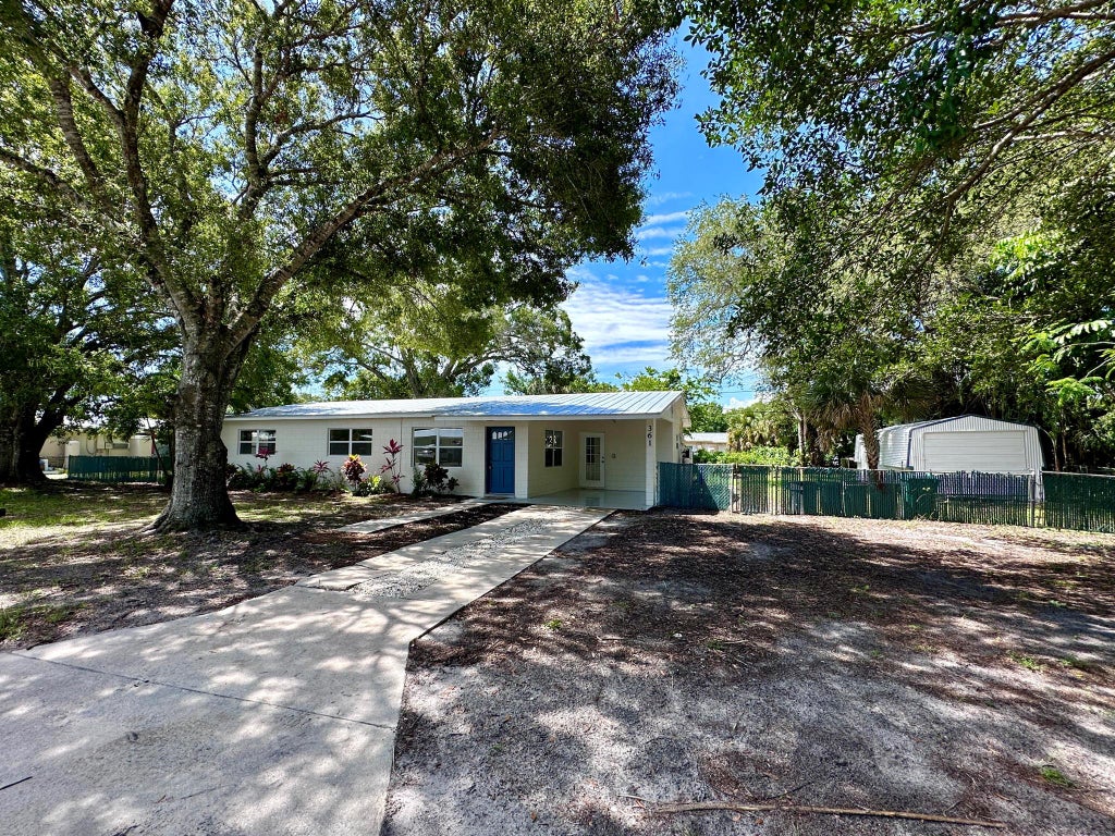 Photo of 361 Johnston Street, Fort Pierce, FL 34982 (MLS # R10894387)