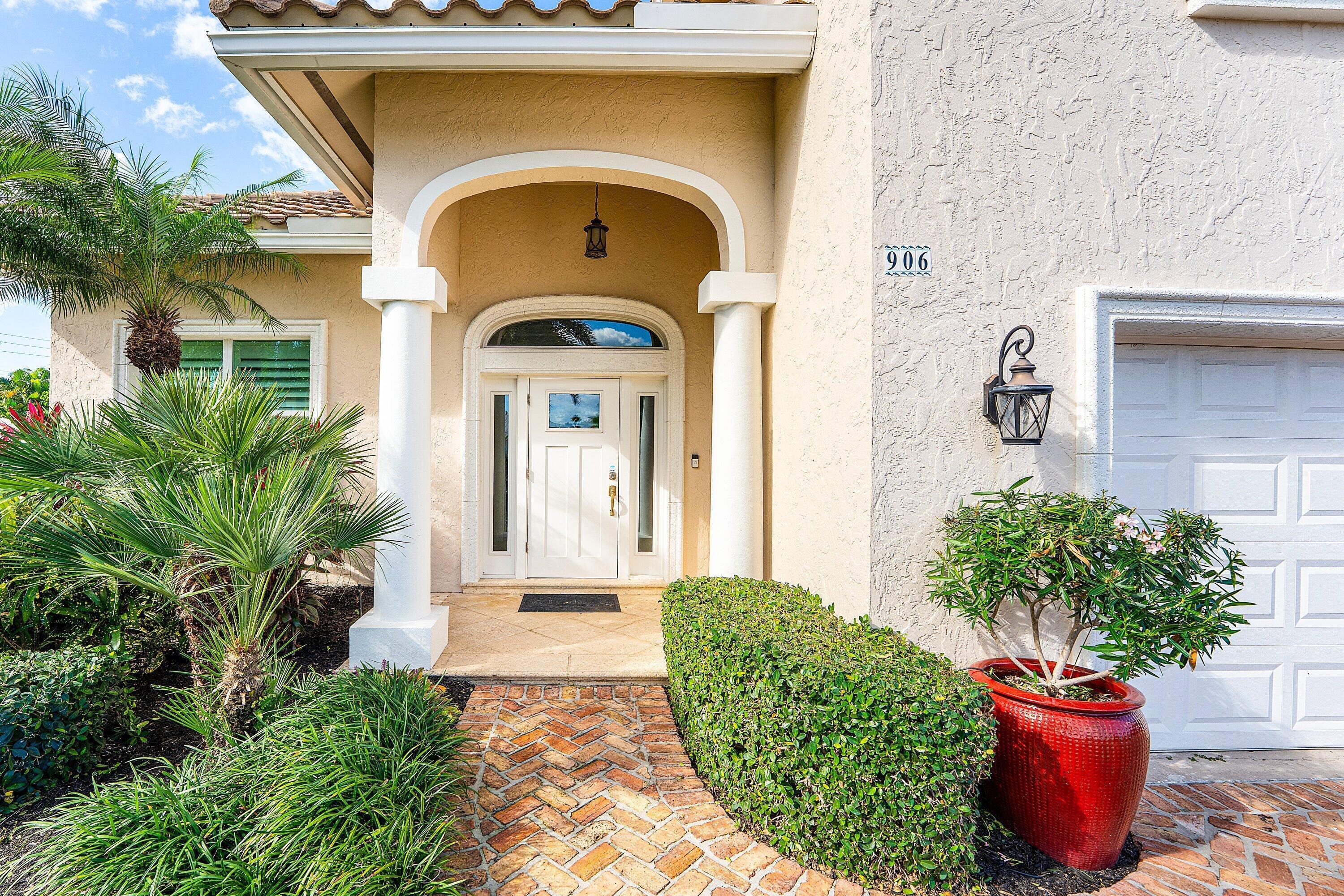 906 Dolphin Drive
