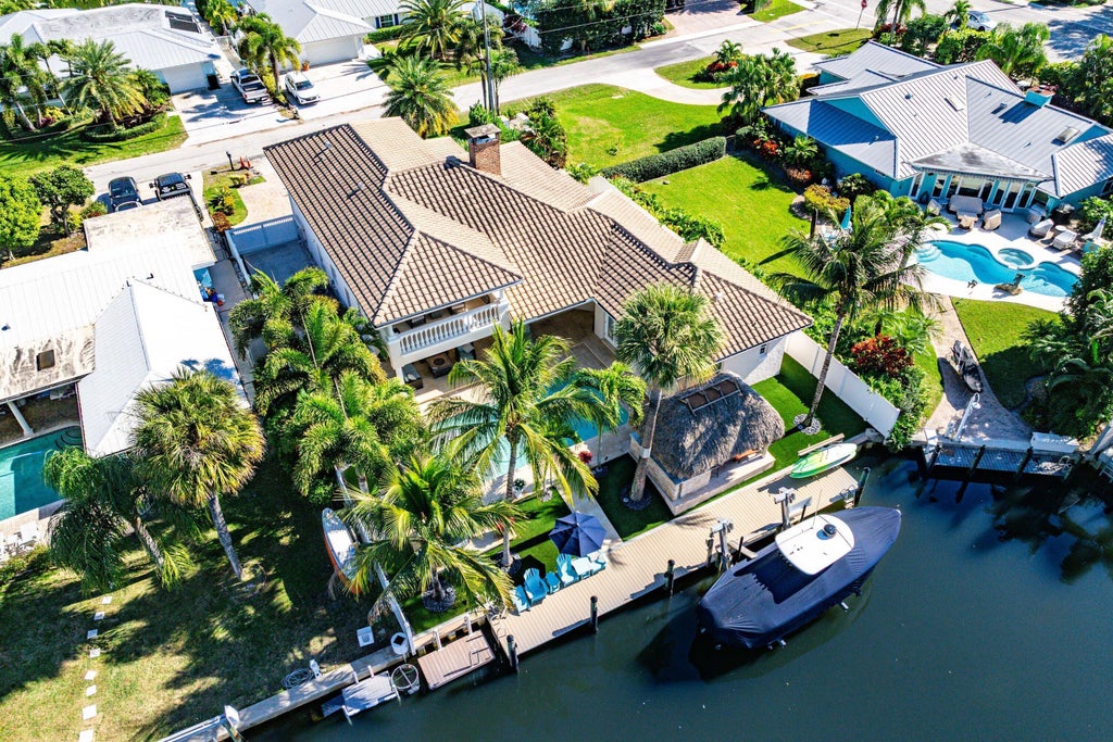 Photo of 906 Dolphin Drive, Jupiter, FL 33458 (MLS # B26090958)