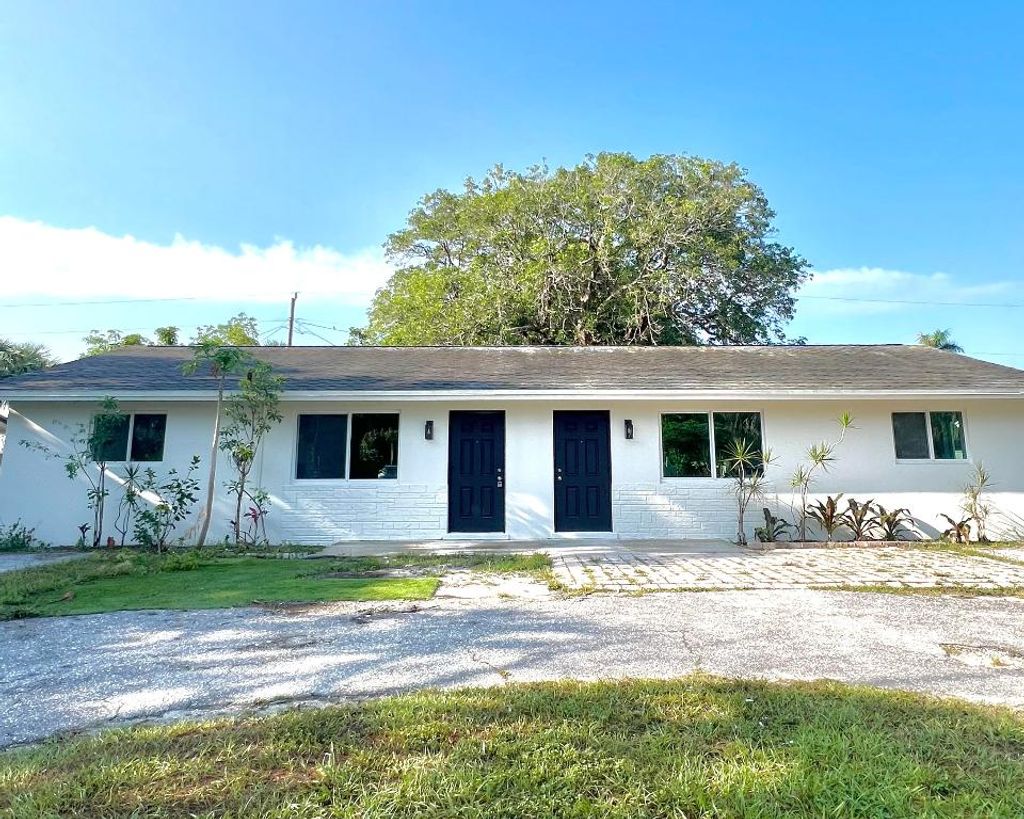 Photo of 804 Northview Drive, Jupiter, FL 33458 (MLS # R10990247)