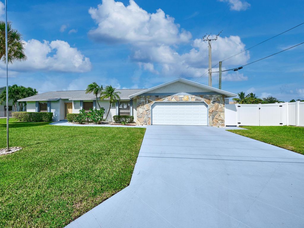 Photo of 4017 Palo Verde Drive, Boynton Beach, FL 33436 (MLS # R11132067)