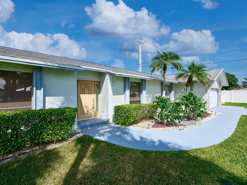 Photo of 4017 Palo Verde Drive, Boynton Beach, FL 33436 (MLS # R11132067)
