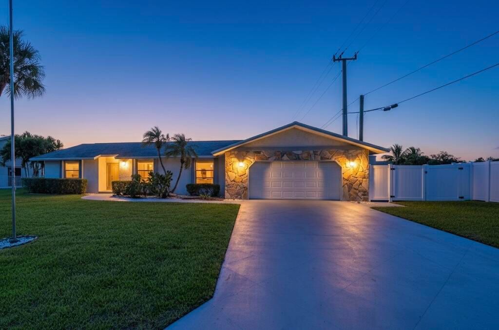 Photo of 4017 Palo Verde Drive, Boynton Beach, FL 33436 (MLS # R11132067)