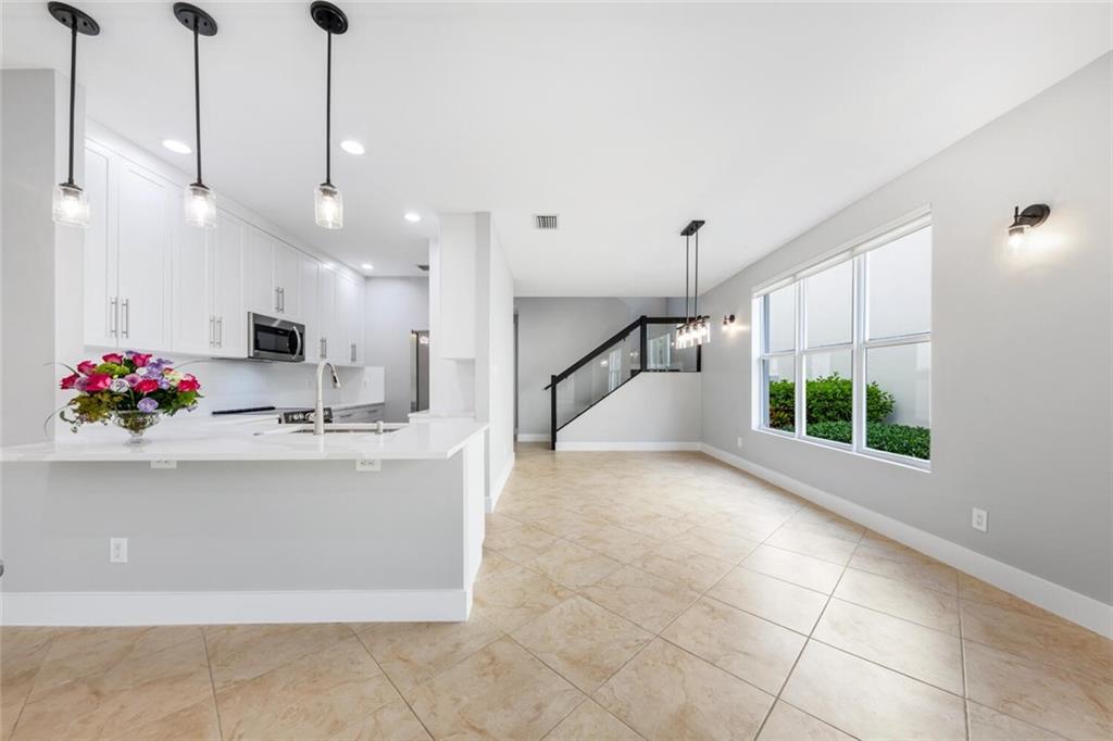 Fabulous Tarpon River, minutes to Las Olas, downtown, the beach, airport and all major highways. 3 bedroom 2.5 bathrooms with huge roof top terrace for entertaining and views of the downtown skyline. Look and feel of a single family home. Open floor plan with brand new kitchen and powder room, dining room downstairs (3/2023), large master, built in closet, guest bedrooms and laundry room upstairs, cozy front garden creating private space for relaxing. 2 car garage with wired for fiber/internet, surround sound, water heater & HVAC (2016).