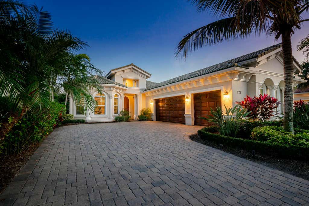 Photo of 208 Carina Drive, Jupiter, FL 33478 (MLS # R11060127)