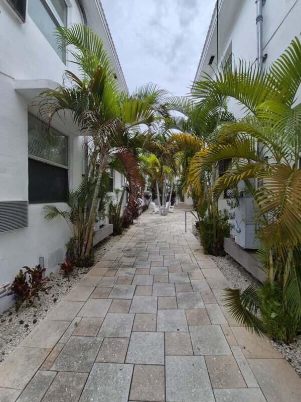 ALTOS DEL MAR NO 3 - Residential Lease