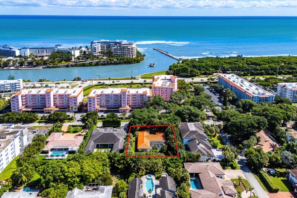 1075 BANYAN RD, BOCA RATON, FL 33432 - Image f601238fdffebc4a36b6c57e615ee4df/2542219634