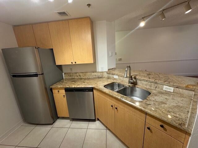 CONDOS AT COURTNEY PARK - Residential Lease