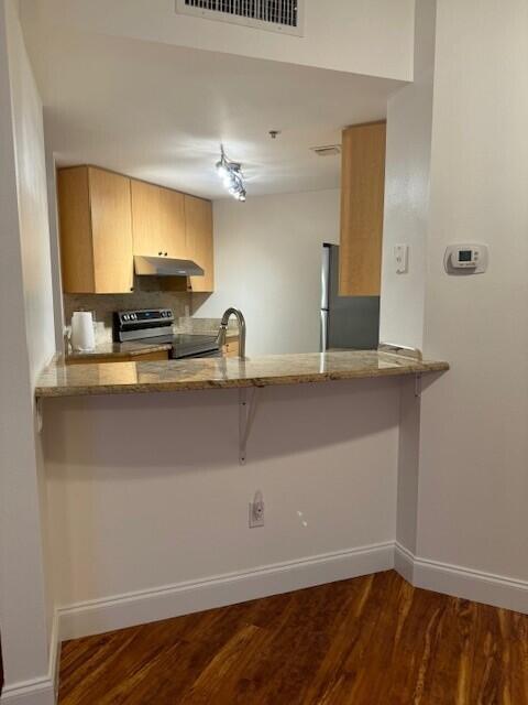 CONDOS AT COURTNEY PARK - Residential Lease