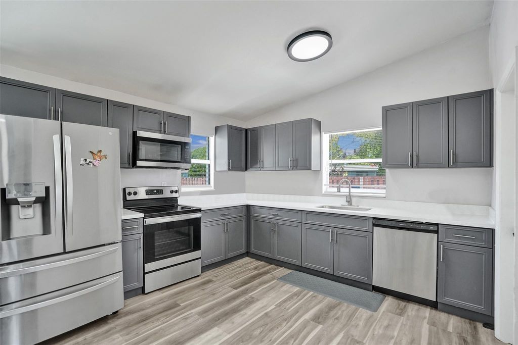 Photo of 921 SW 30th Avenue, Fort Lauderdale, FL 33312 (MLS # F10453537)