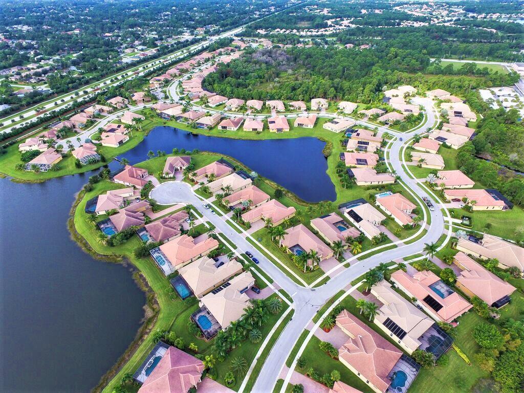 VINEYARDS - Residential
