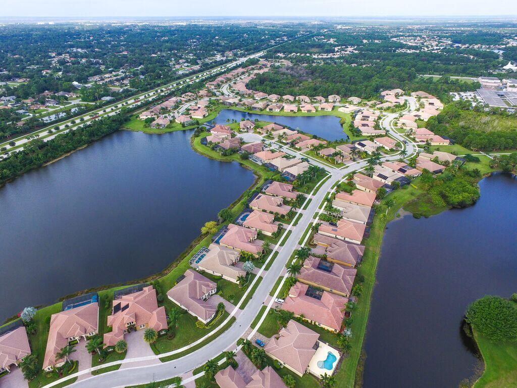 VINEYARDS - Residential