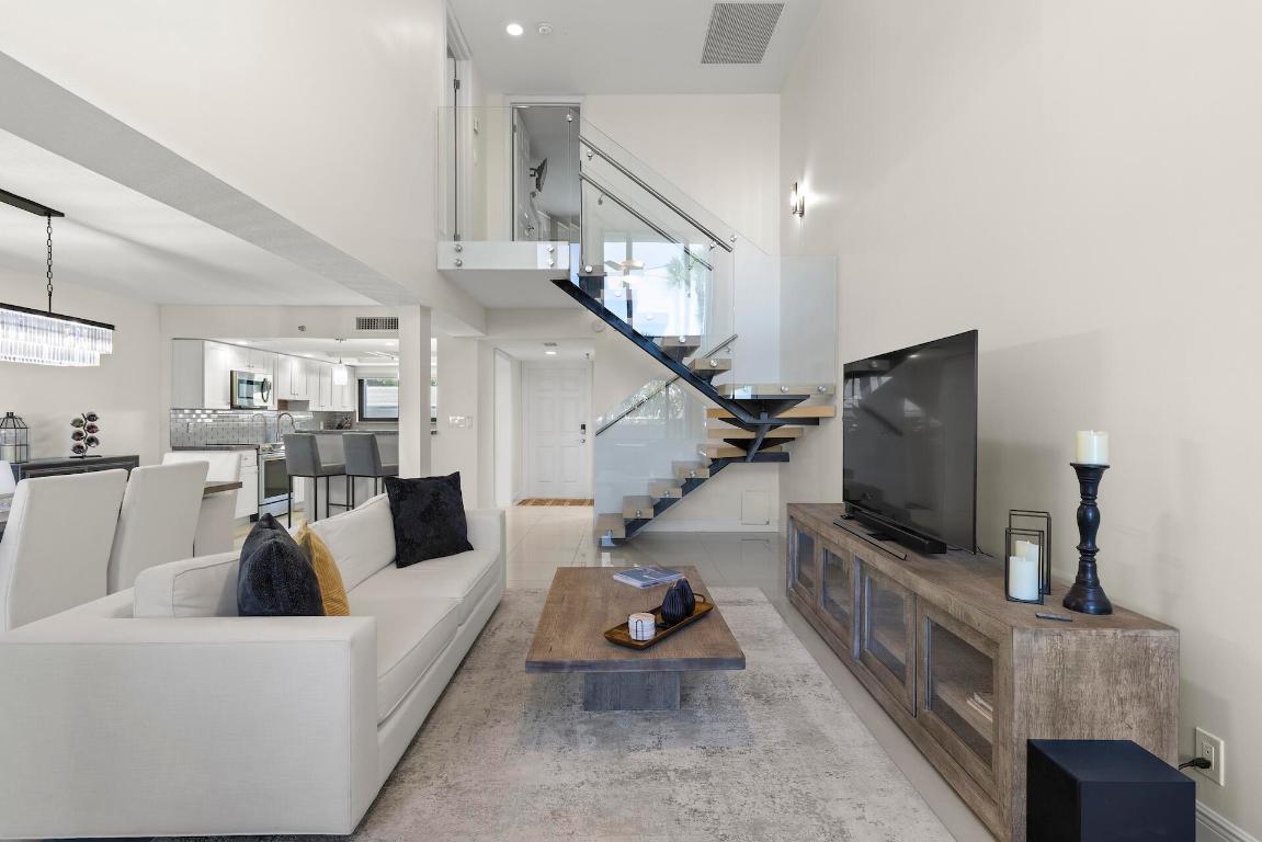 ISLAND POINT CONDO - Residential