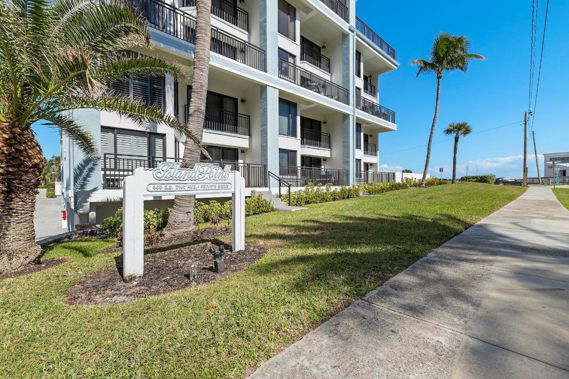 ISLAND POINT CONDO - Residential