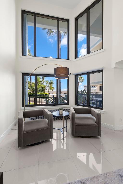 ISLAND POINT CONDO - Residential