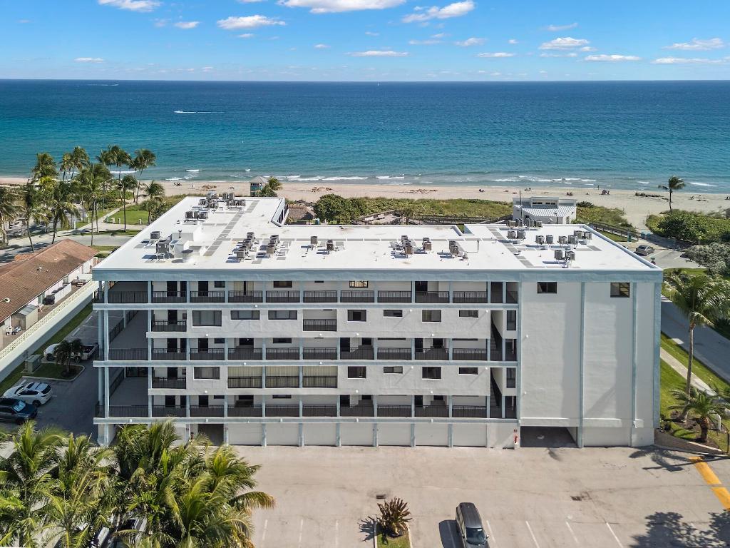 ISLAND POINT CONDO - Residential