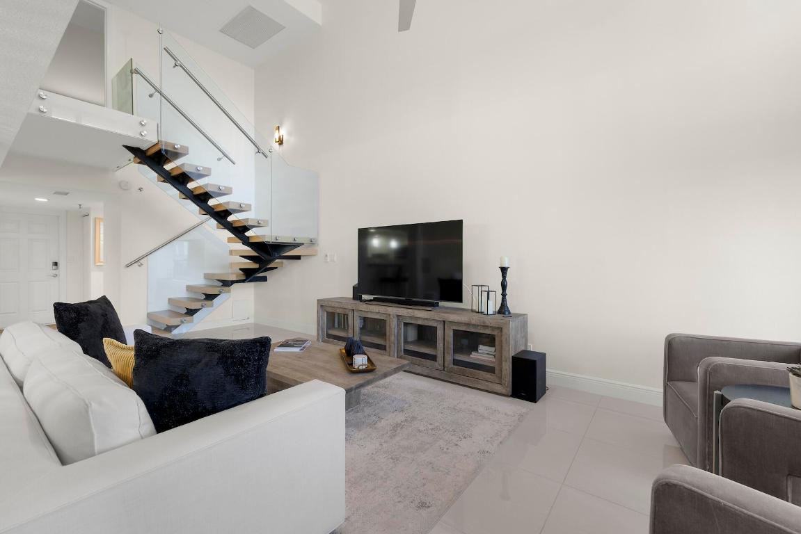 ISLAND POINT CONDO - Residential