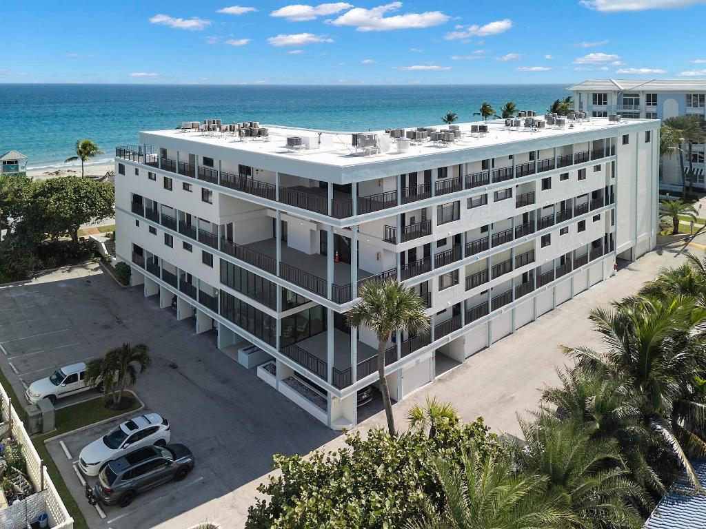 ISLAND POINT CONDO - Residential