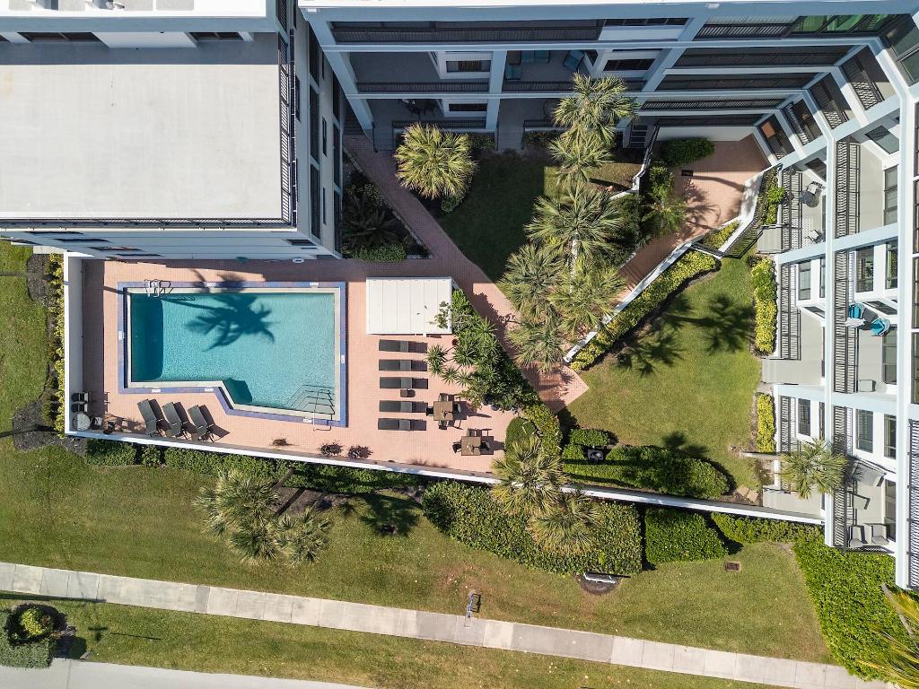 ISLAND POINT CONDO - Residential