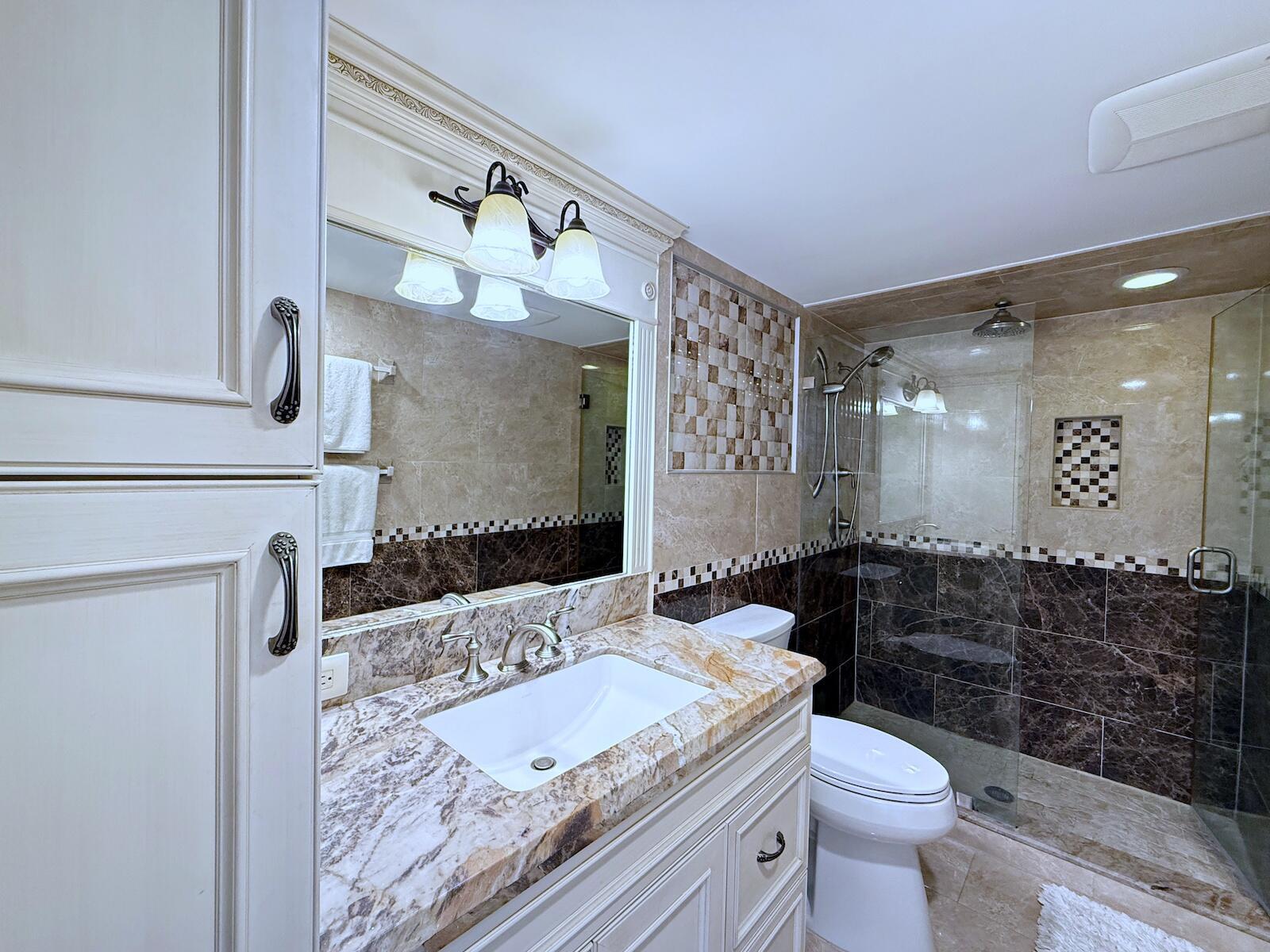 BARCLAY CONDO - Residential Lease