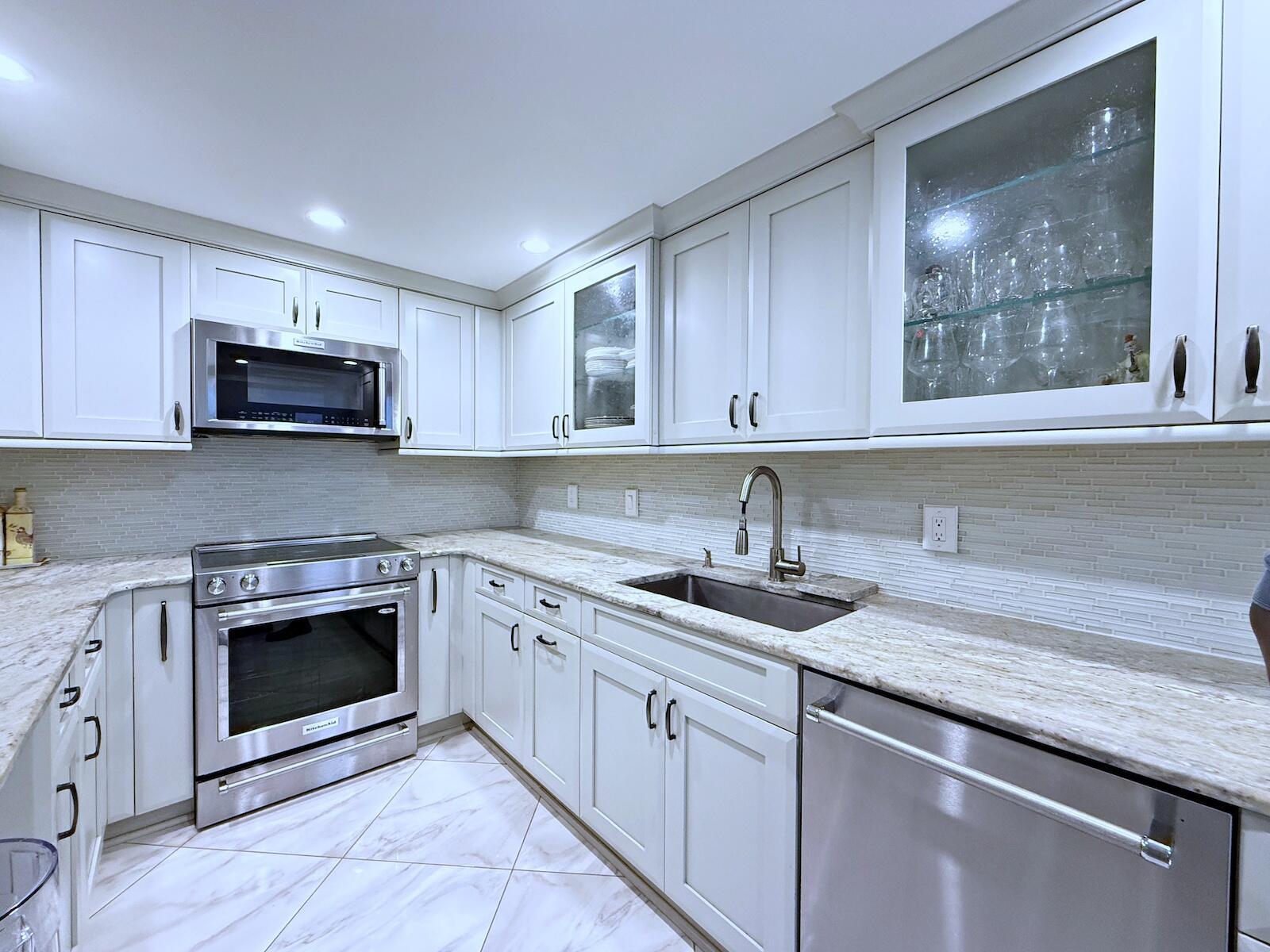 BARCLAY CONDO - Residential Lease