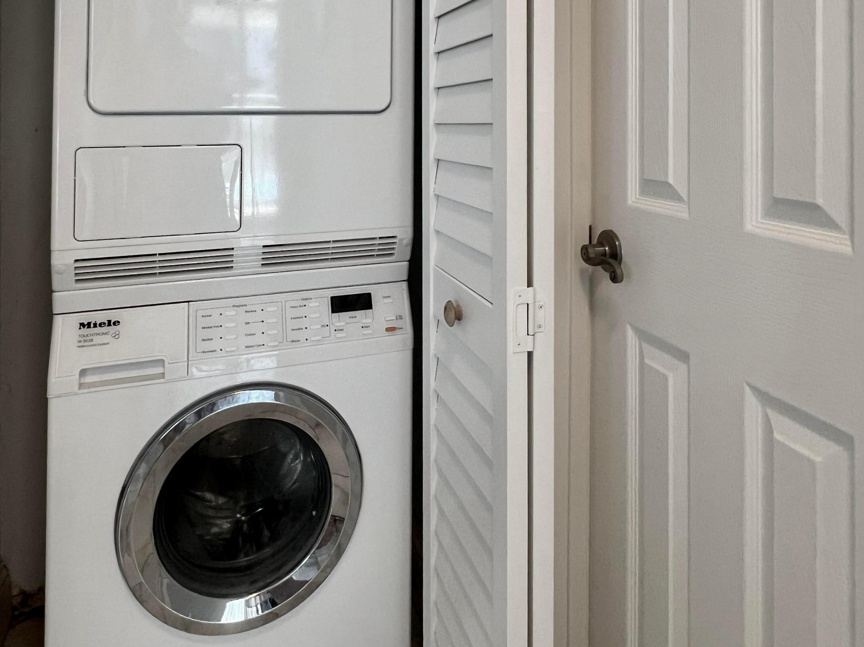 BARCLAY CONDO - Residential Lease