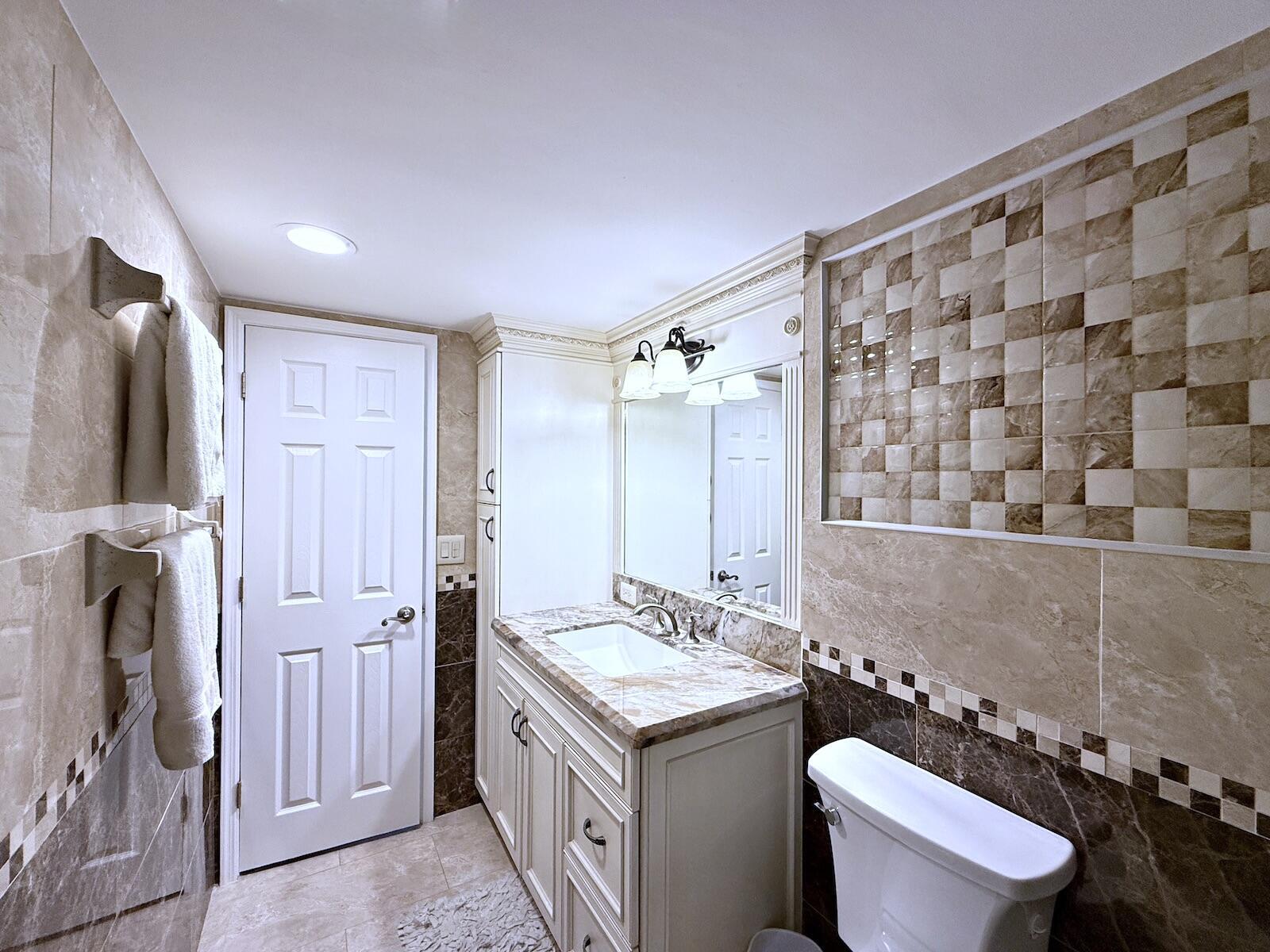 BARCLAY CONDO - Residential Lease