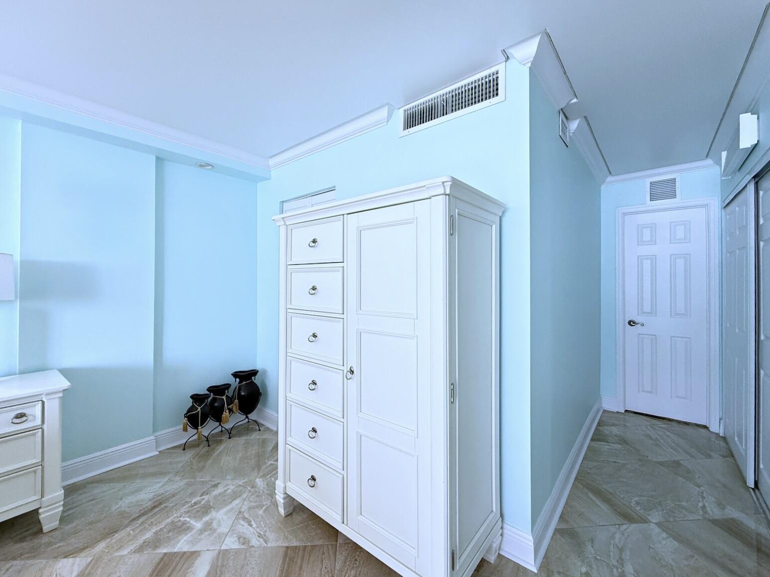 BARCLAY CONDO - Residential Lease