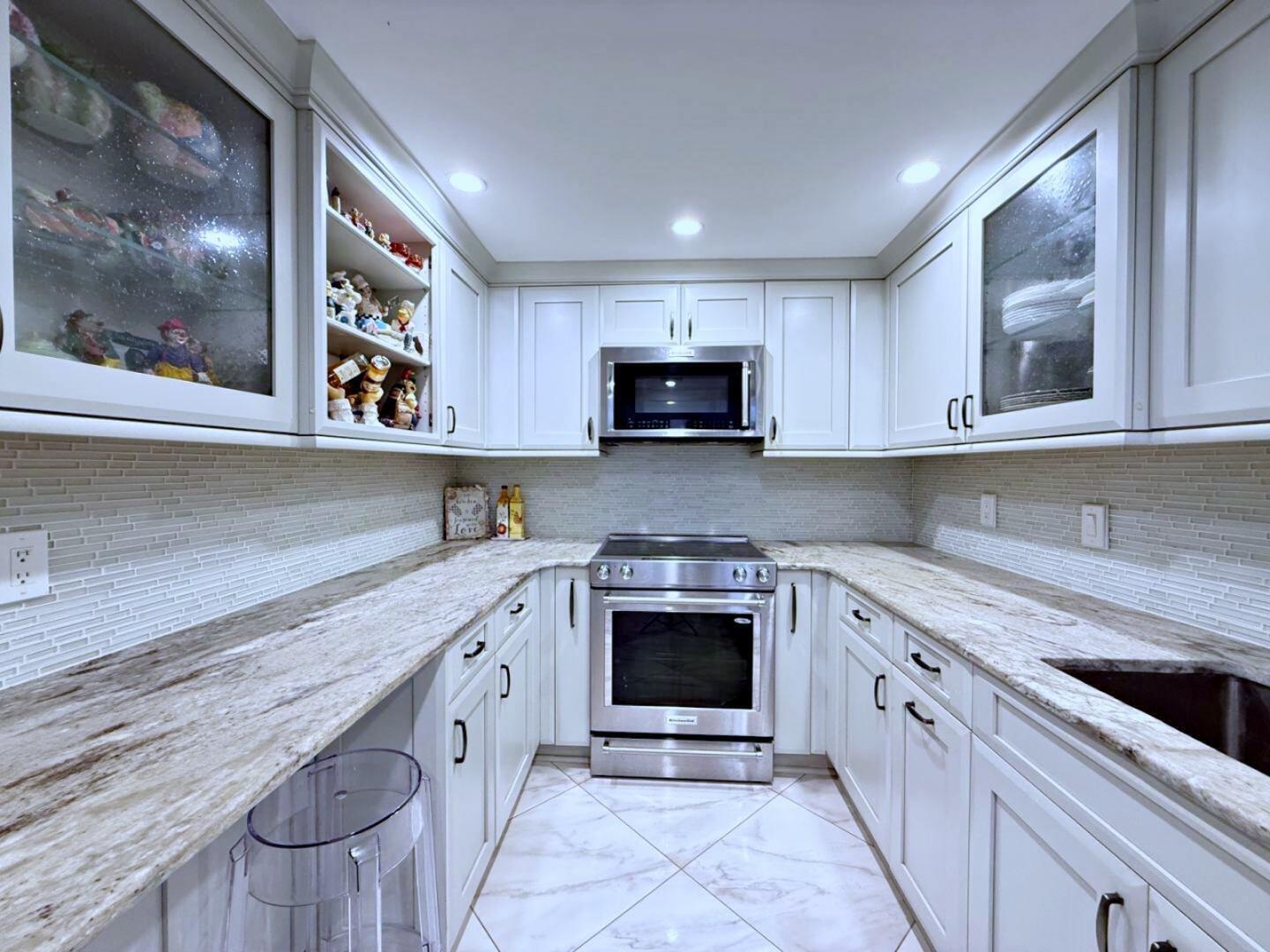 BARCLAY CONDO - Residential Lease