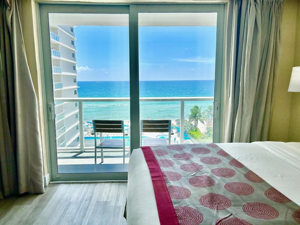 THE AVENTURA BEACH CLUB - Residential