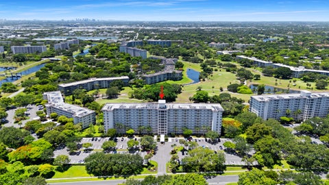 Tiny photo for 3510 Oaks Way #406, Pompano Beach, FL 33069 (MLS # B26047980)