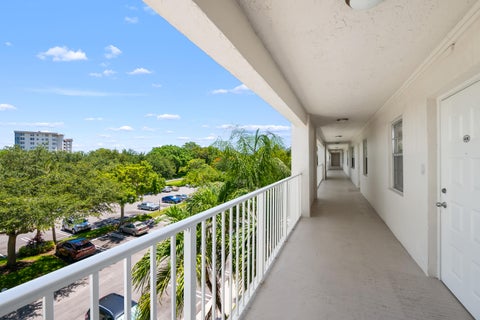 Tiny photo for 3510 Oaks Way #406, Pompano Beach, FL 33069 (MLS # B26047980)