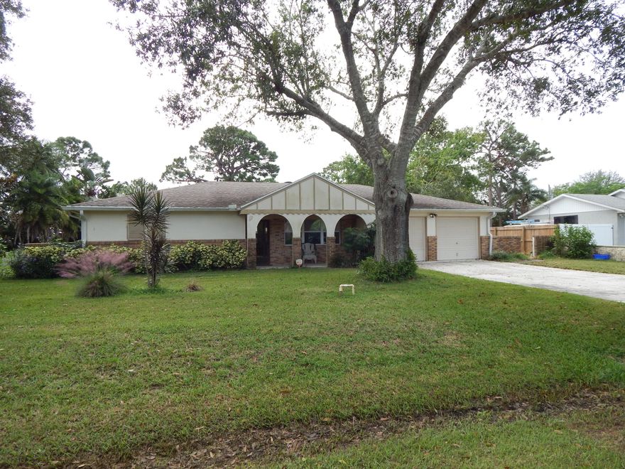 3/3/2 split plan home with newly updated kitchen/appliances 1 year ago. New A/C and Washer/Dryer 2 yrs. old., Water Heater 4 yrs old. Solar heated pool with screen enclosure.