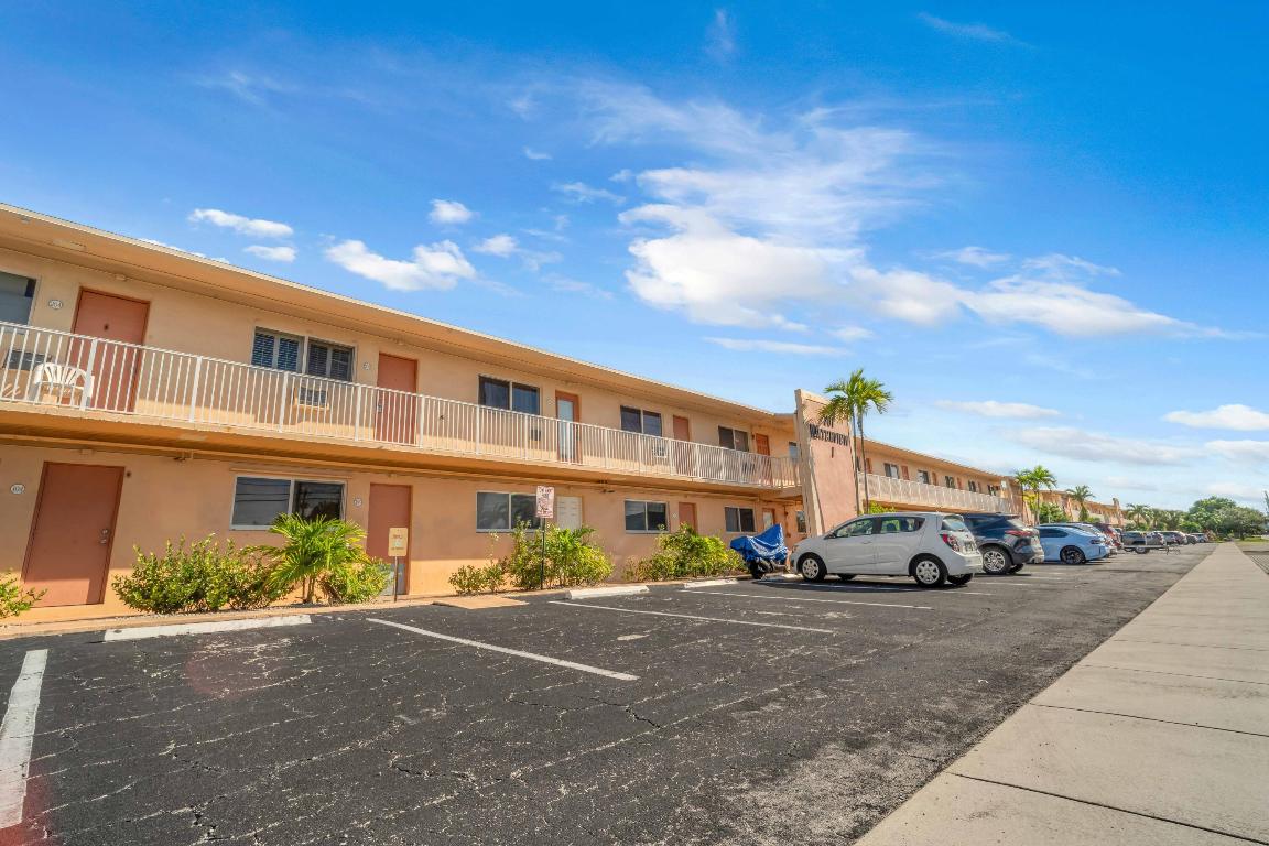 301 E Mcnab Road 103