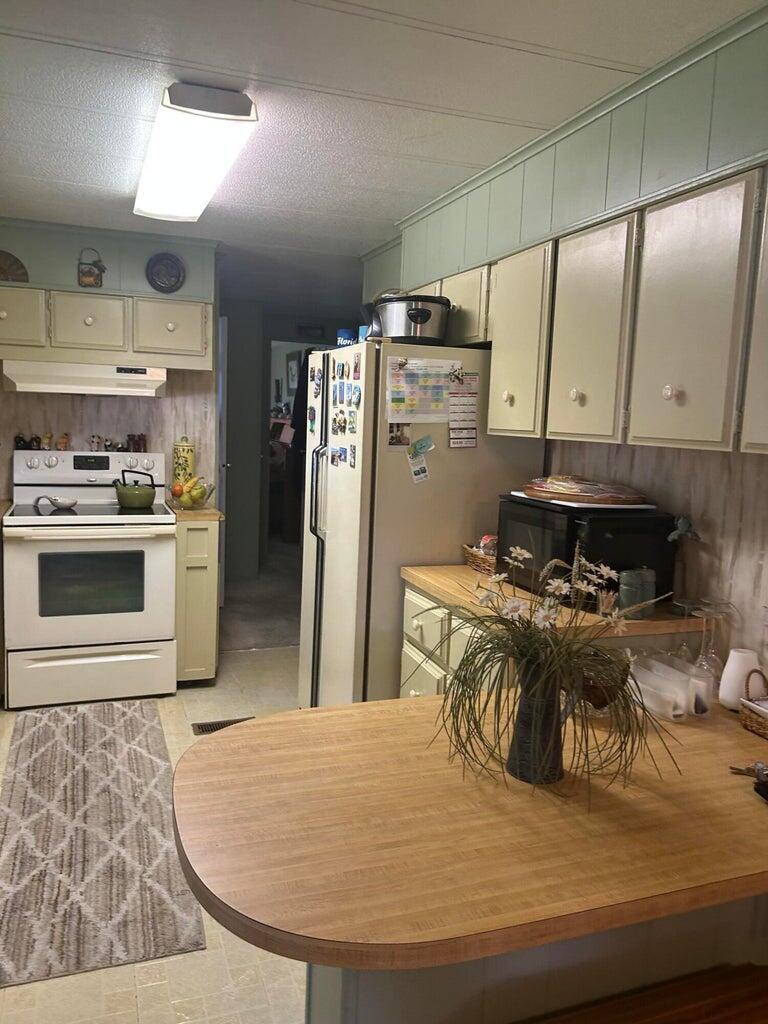 Spanish Lakes - Residential